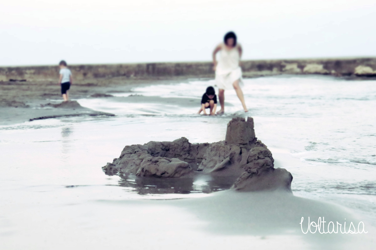 Yo y mis niños en la playa 1200x800-logo Yo y mis niños en nuestras últimas horas en la playa